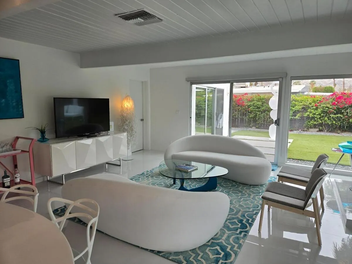 As Seen On Hgtv Desert Flippers The Pink Door 棕榈泉 公寓